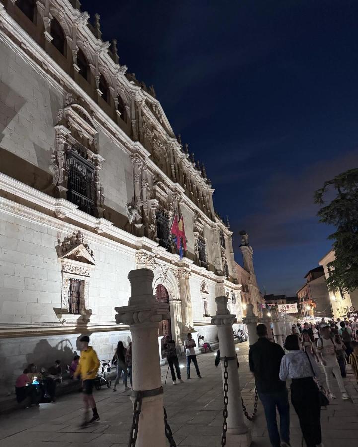 Sonar En La Plaza Cervantes 3 Alcalá de Henares Extérieur photo